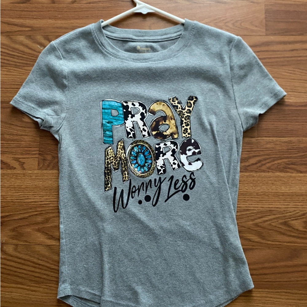 Gray t shirt